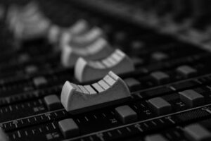 Suno AI徹底解説！テキストから音楽を生み出す革新的なAIの魅力と使い方、未来の音楽制作の可能性